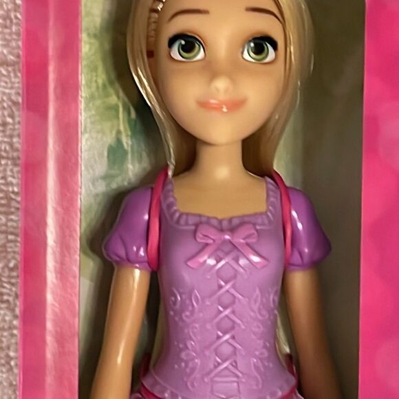 Hasbro Disney Princess Rapunzel classic doll w/pink tiara from Tanglled - Picture 7 of 12